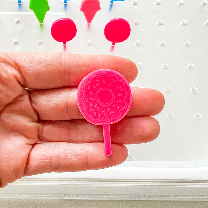 Acrylic Pegs for Standard Acrylic Peg Board™