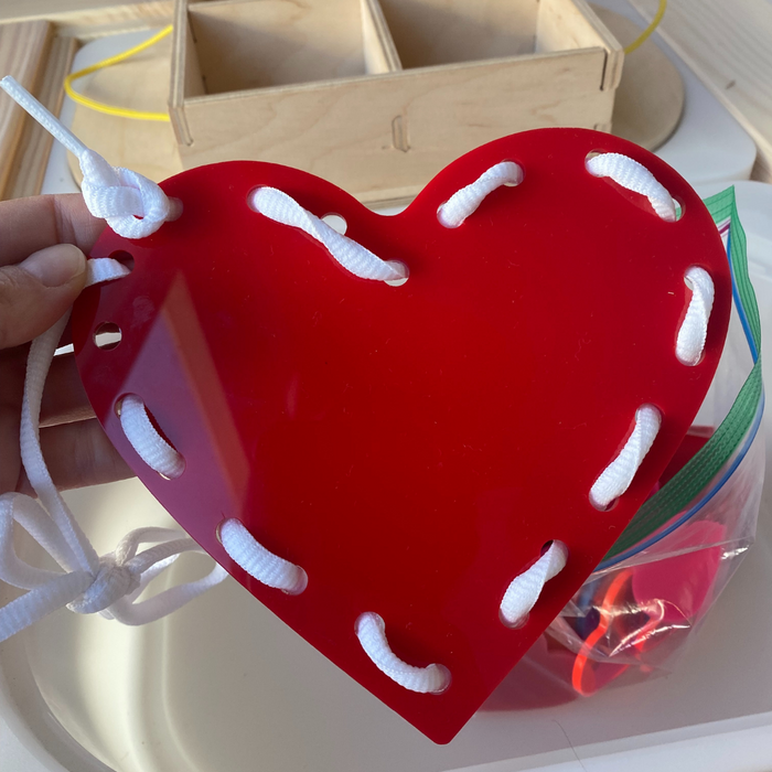 Lacing Hearts (2 ct)